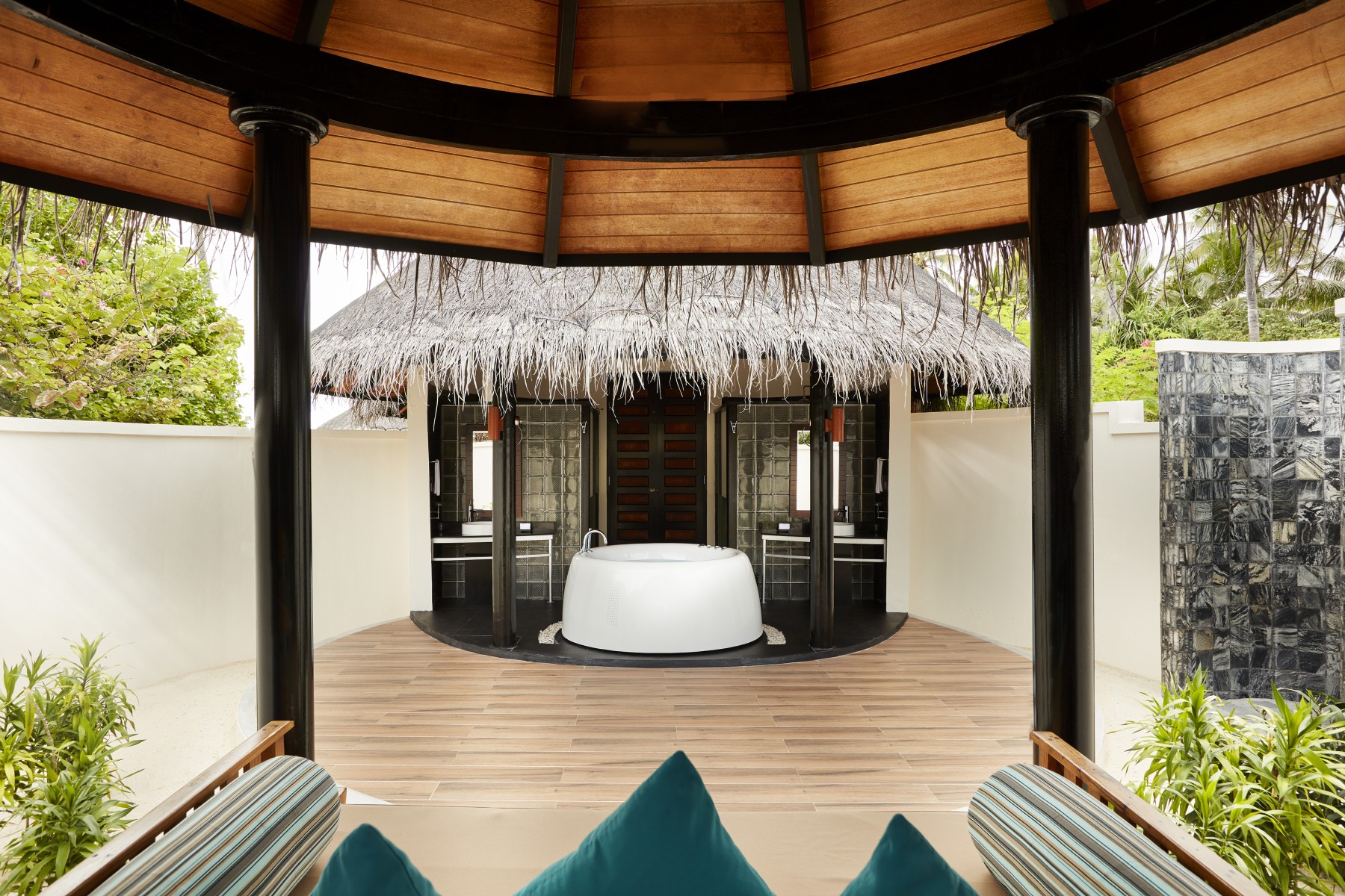 Deluxe Beach Villa with Pool